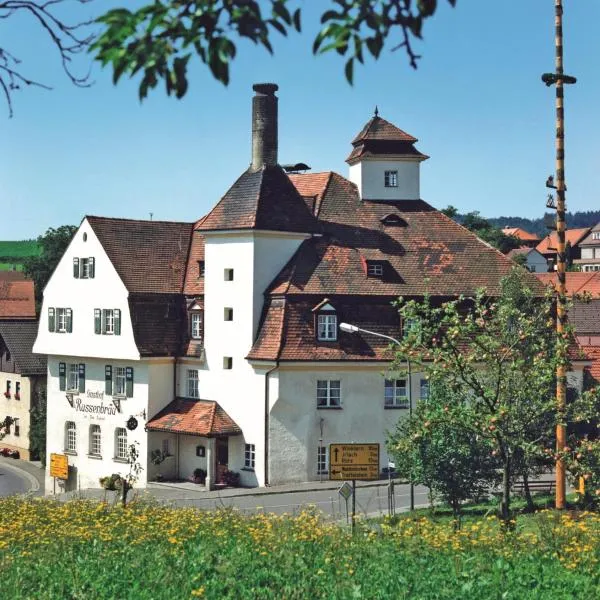 Gasthof Russenbräu，位于Heinrichskirchen的酒店