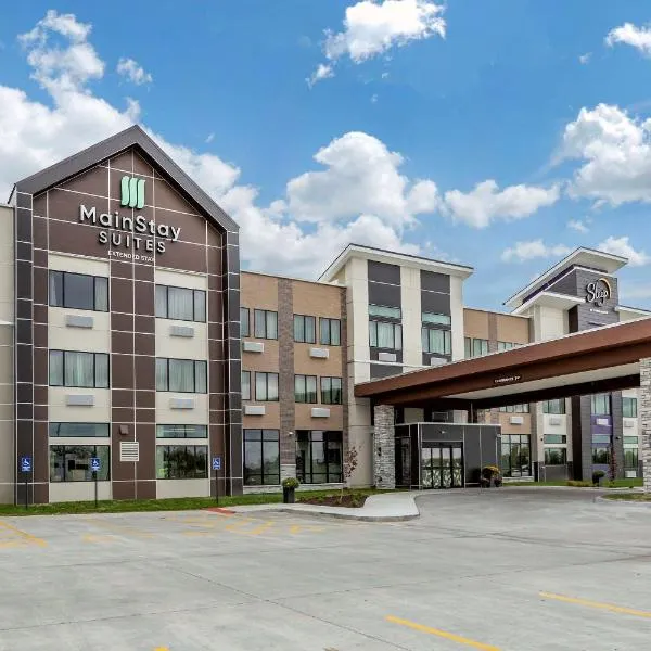 MainStay Suites Waukee-West Des Moines，位于Adel的酒店