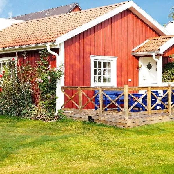 One-Bedroom Holiday home in Hjältevad，位于埃克舍的酒店