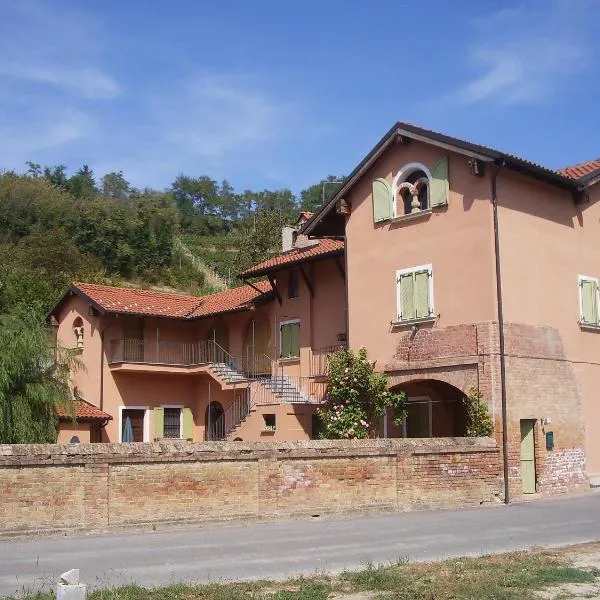 Guest House I Vicini di Cesare，位于Castelnuovo Belbo的酒店