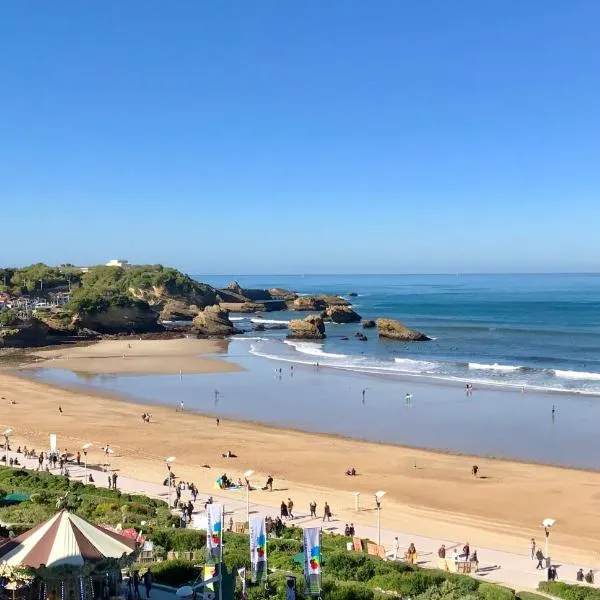 L'océan à perte de vue, la grande plage à vos pieds，位于比亚里茨的酒店