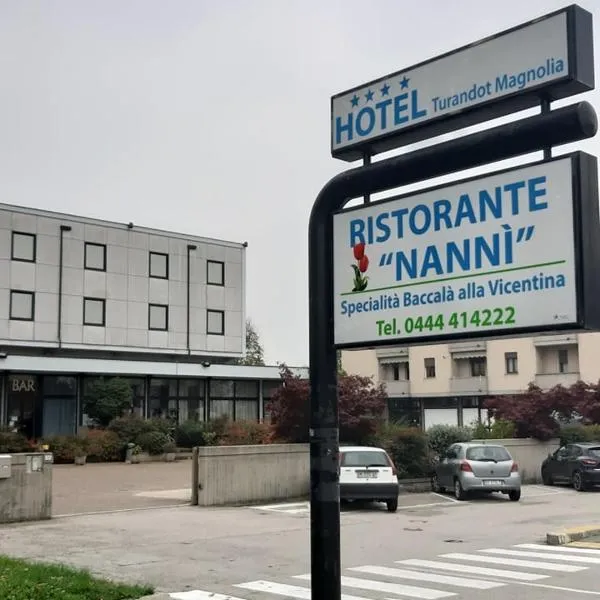 Ristorante Hotel Turandot Magnolia!!!，位于Montegaldella的酒店