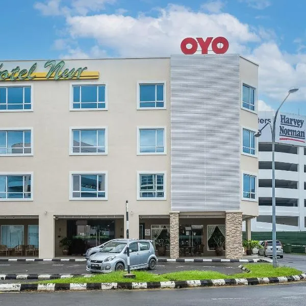 Super OYO 985 Hotel Nur，位于Kampong Bakam的酒店