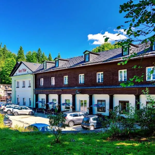 Hotel Džbán，位于Rudná pod Pradědem的酒店