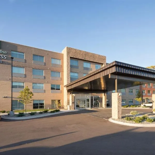 Holiday Inn Express & Suites - Kalamazoo West, an IHG Hotel，位于Plainwell的酒店