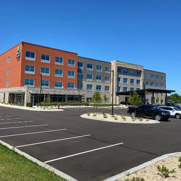 Holiday Inn Express & Suites - Madison West - Middleton, an IHG Hotel，位于米德尔顿的酒店