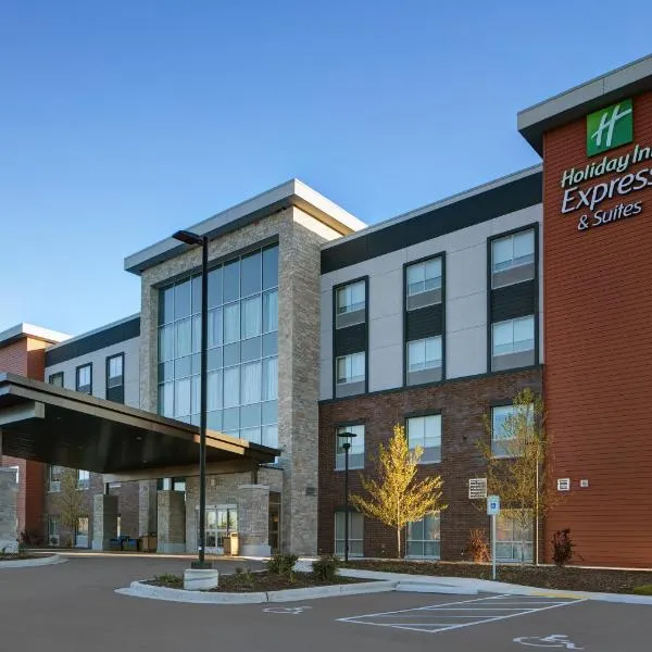 Holiday Inn Express & Suites - Milwaukee - Brookfield, an IHG Hotel，位于沃科夏的酒店
