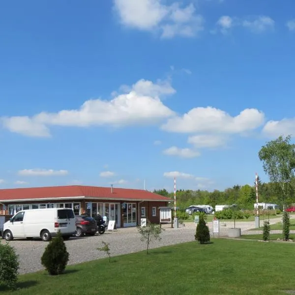 Holme Å Camping & Cottages，位于Hovborg的酒店