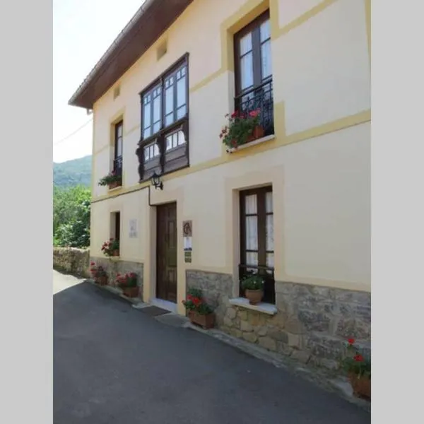 Casa del Cuetu. Traditional village house in Asturias，位于Meré的酒店