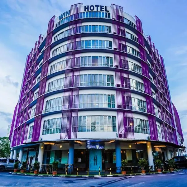 Win Hotel，位于Rumah Mat的酒店