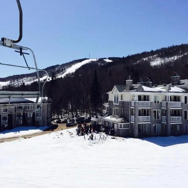 Condo loft ski in - ski out à Stoneham，位于斯托纳姆的酒店