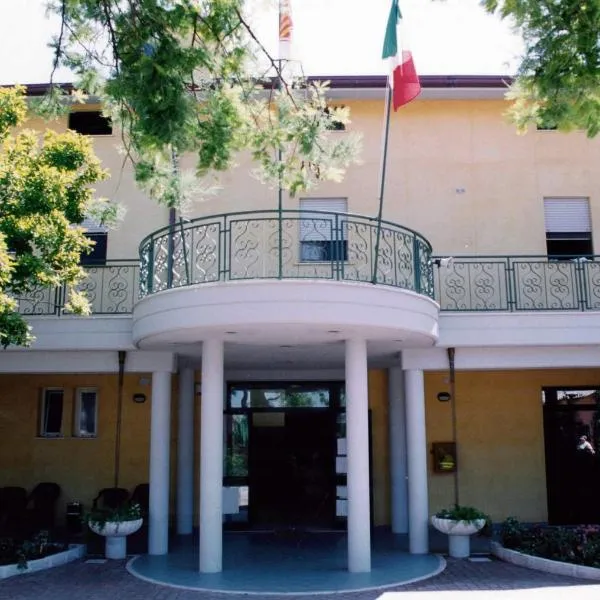 Hotel Mercede 2，位于圣费利切-奇尔切奥的酒店