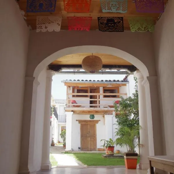 Gaia Guest House，位于圣克里斯托瓦尔-德拉斯卡萨斯的酒店