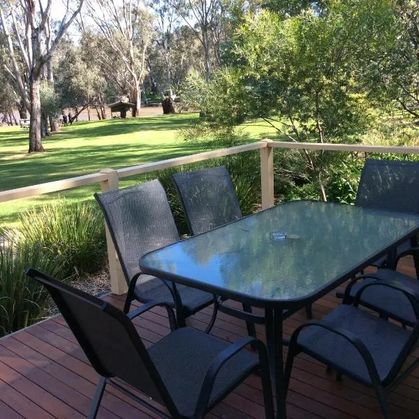 Winbi River Resort Holiday Rentals，位于莫阿马的酒店