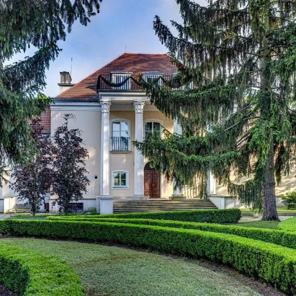 Pałac w Smoszewie，位于卡姆皮诺斯的酒店