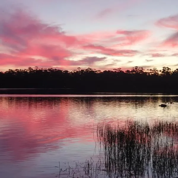 Lake Yalleena Nature Retreat，位于Lake Leake的酒店