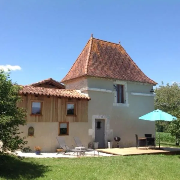 17th C French Pigeonaire - magical romantic couples retreat，位于Palluaud的酒店
