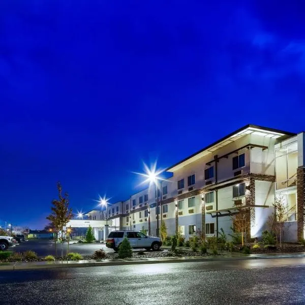 Best Western Plus The Inn at Hells Canyon，位于刘易斯顿的酒店