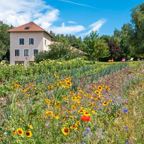 "La Combe Fleurie" Appartements & Chambres，位于尚普索地区圣博内的酒店