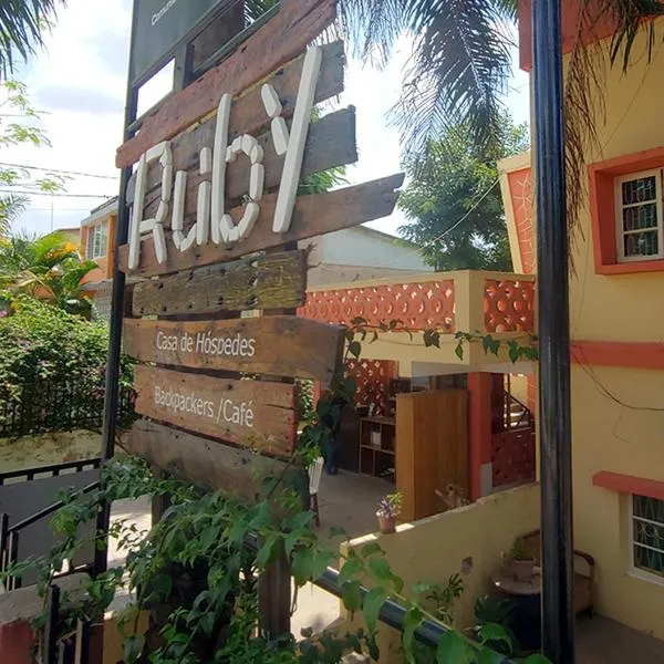 Ruby - Casa de Hospedes - Backpackers，位于楠普拉的酒店
