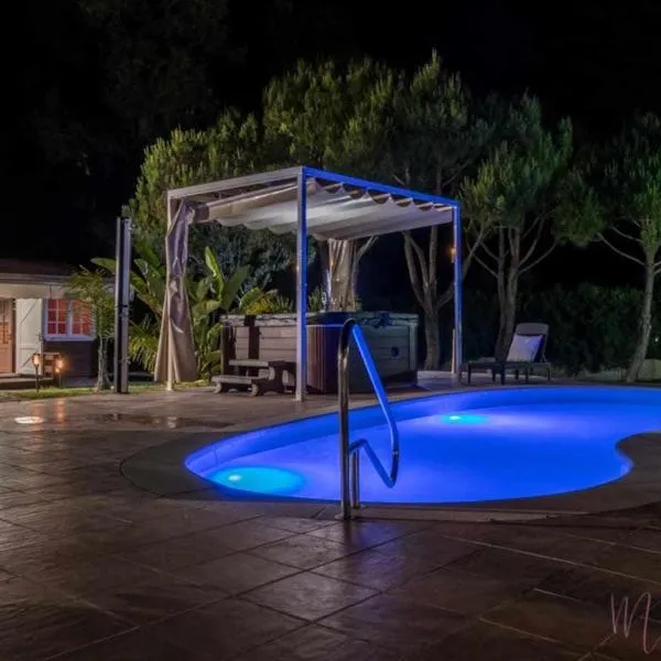 Bungalow espectacular garaje piscina y jacuzzi，位于阿尔哈拉克的酒店