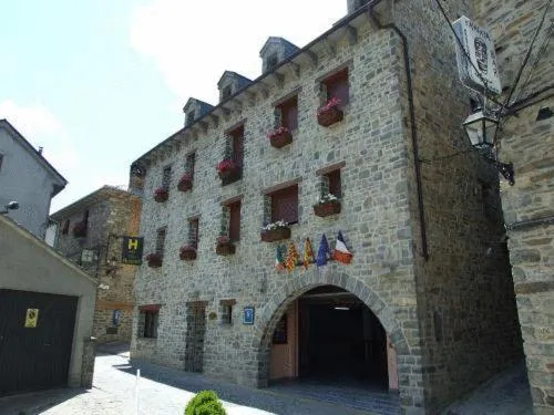 拉塞尔别墅酒店，位于Linás de Broto的酒店