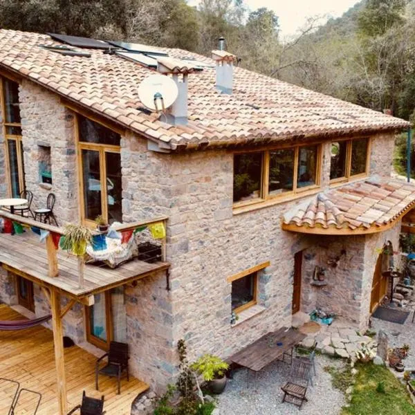 Pont de Valenti Mountain Retreat，位于赫罗纳的酒店