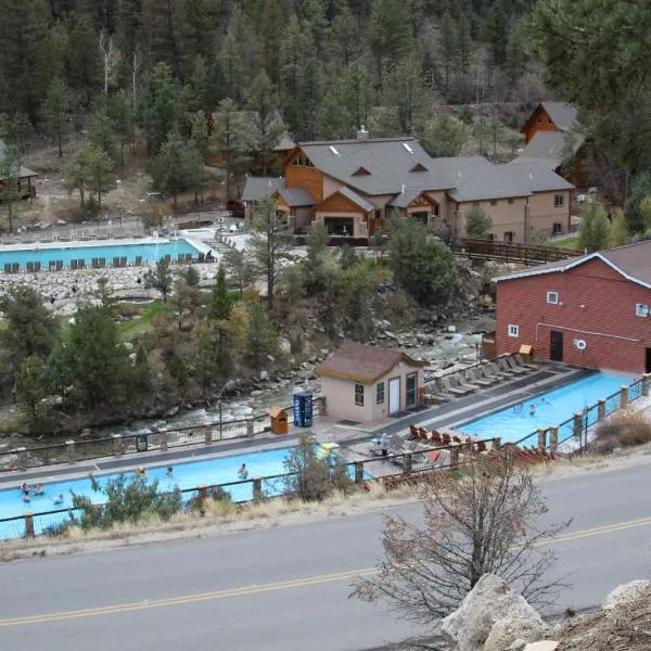 Mount Princeton Hot Springs Resort，位于Nathrop的酒店