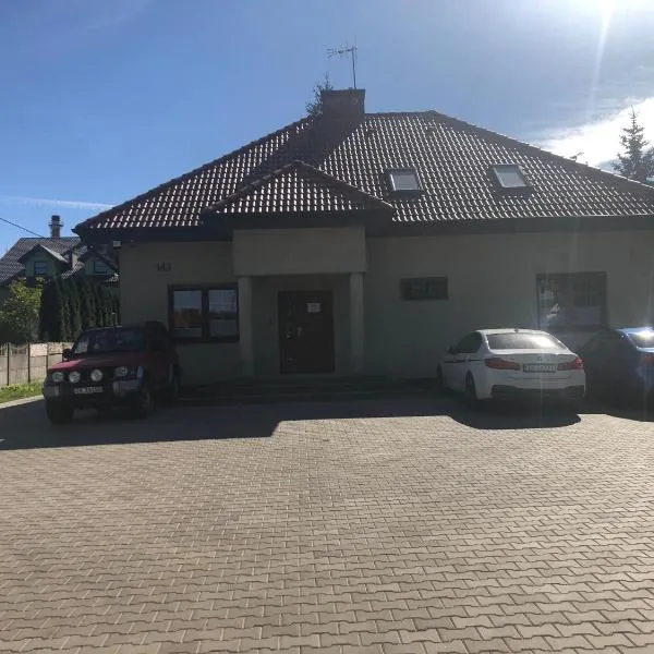 Klimatyzowane Apartamenty i Pokoje przy Targach Kielce，位于凯尔采的酒店