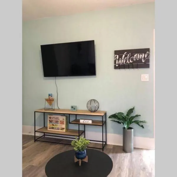 The Comfi Coral - 2 Bed Apartment Home Studio B，位于贝敦的酒店