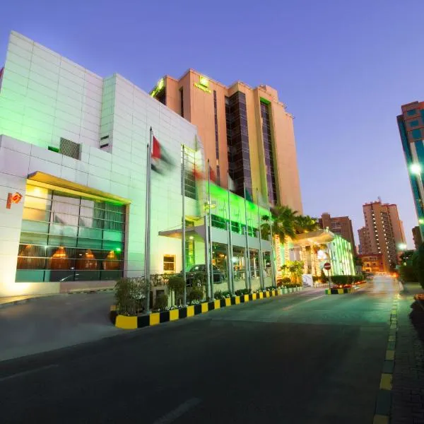 Holiday Inn - Suites Kuwait Salmiya, an IHG Hotel，位于科威特的酒店