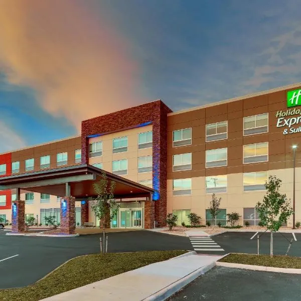 Holiday Inn Express & Suites - Roanoke – Civic Center，位于Roanoke Regional Airport-Woodrum Field的酒店