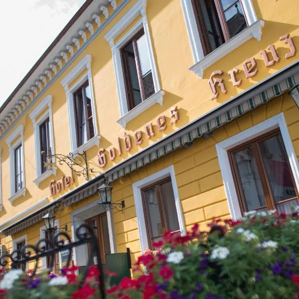 Hotel-Garni Goldenes Kreuz，位于Sankt Nikola an der Donau的酒店