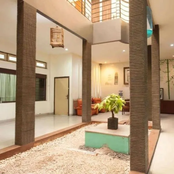 Soerabaja Place Guest House，位于泗水的酒店