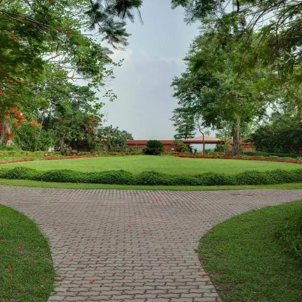 Sinclairs Retreat Dooars, Chalsa，位于Chālsa的酒店