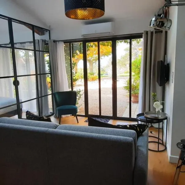 La Parenthèse, Rez de jardin indépendant, 4 étoiles，位于Fleurieu-sur-Saône的酒店