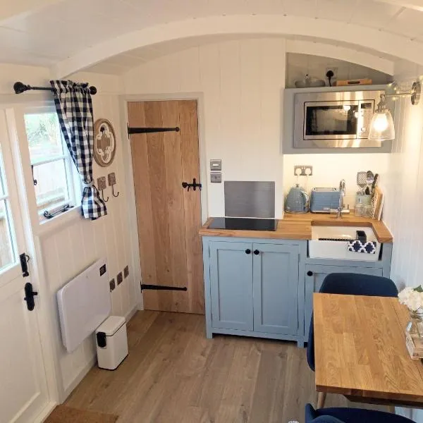 Yew Tree View Luxury Shepherd's Hut，位于斯特明斯特牛顿的酒店