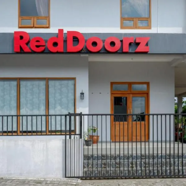 RedDoorz Syariah near Kawasan Sam Poo Kong 2，位于三宝垄的酒店