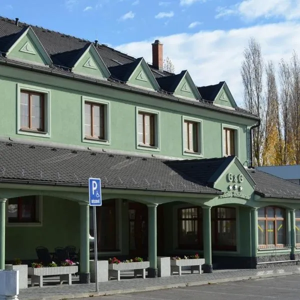 G&G penzion，位于Trnovec nad Váhom的酒店