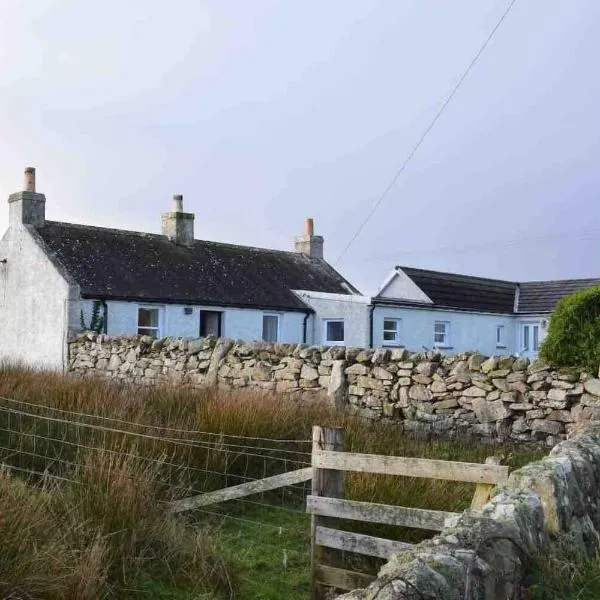 Quaint and quirky coastal Cottage Islay，位于Kintra的酒店