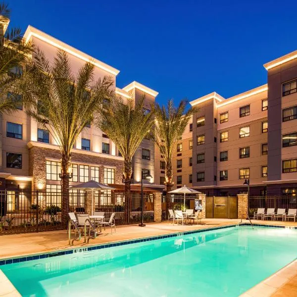 Staybridge Suites Irvine - John Wayne Airport by IHG，位于尔湾的酒店