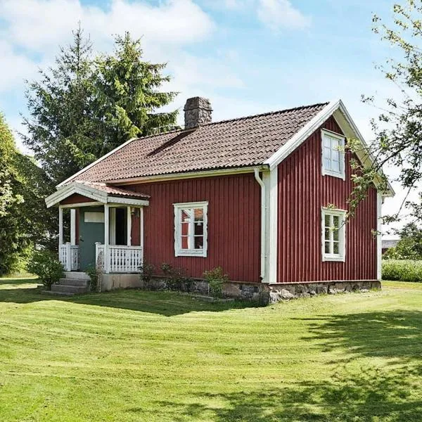 4 person holiday home in ANKARSRUM，位于Stora Skälhem的酒店