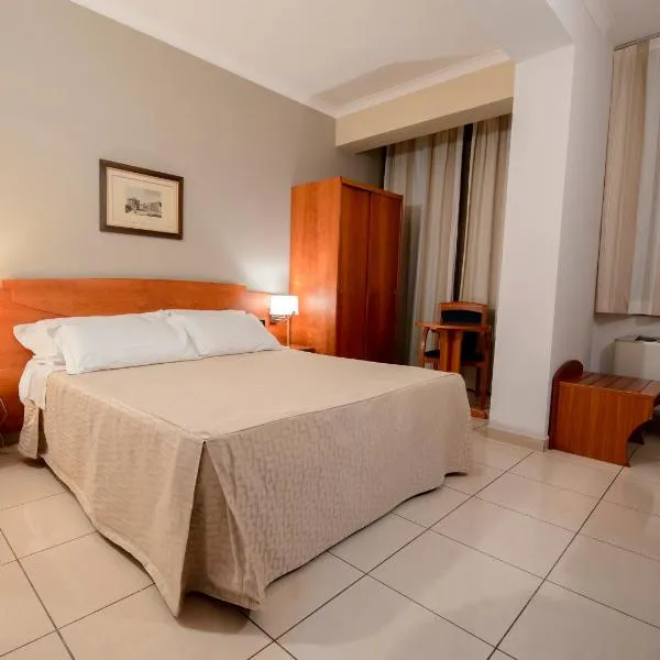 普拉塔尼酒店，位于Cementara的酒店