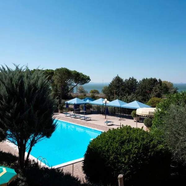 Hotel Ristorante Il Gabbiano，位于特拉西梅诺湖畔帕西尼亚诺的酒店