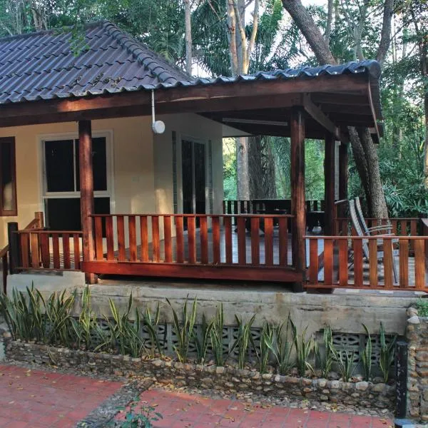 班马卡自然旅馆，位于Ban Tha Ling Lom的酒店