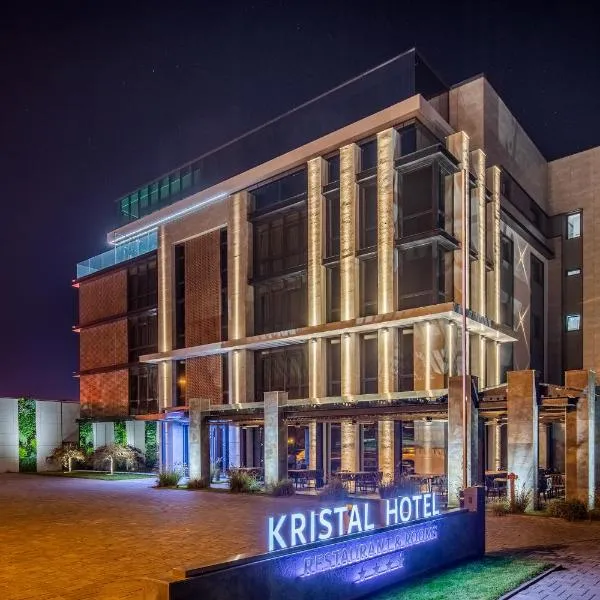Hotel Kristal Focsani，位于Goleşti的酒店