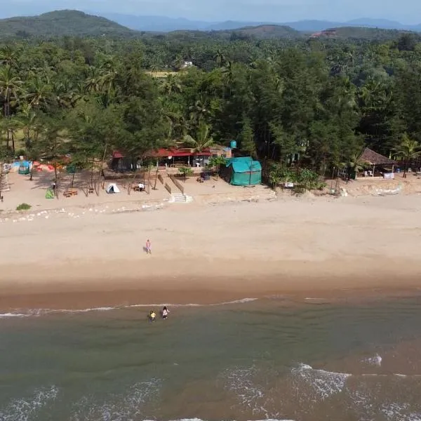 Trippr Gokarna - Beach Hostel，位于Tadri的酒店