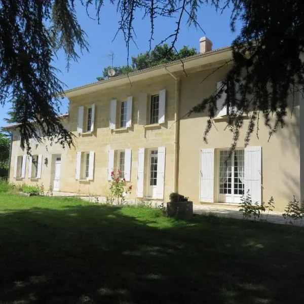 Chambres d'hôtes de charme au REFUGE DU PEINTRE prés de St Emilion，位于Sainte-Terre的酒店