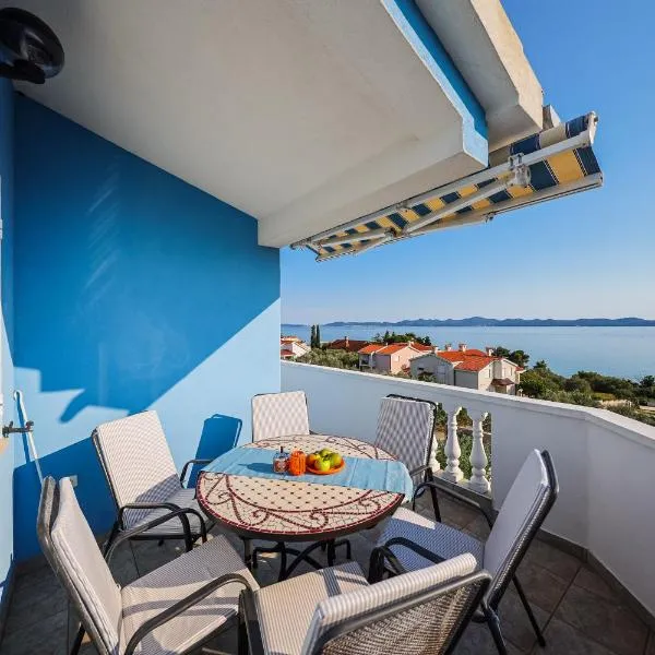 Luton Apartment Zadar Kozino Heating Pool & Jacuzzi，位于科济诺的酒店