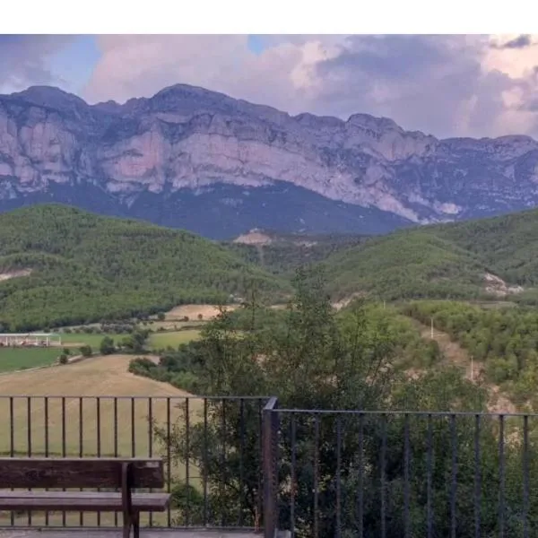 Vistas a la Montaña en un Pueblo con Encanto.，位于El Pueyo de Araguás的酒店